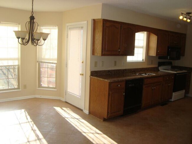 Foto del edificio - 404 Silk Oak Dr