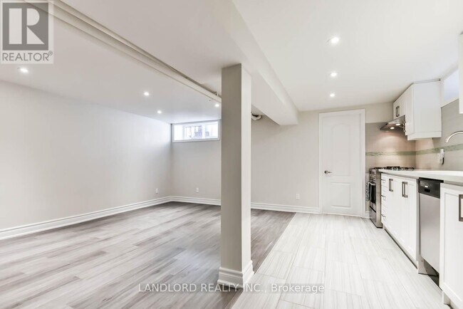 Building Photo - 360 Roxton Rd