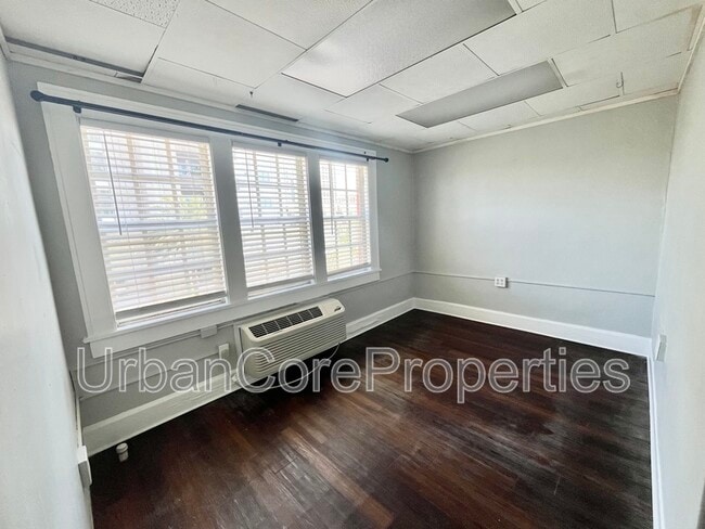 Building Photo - 216 5th Ave N