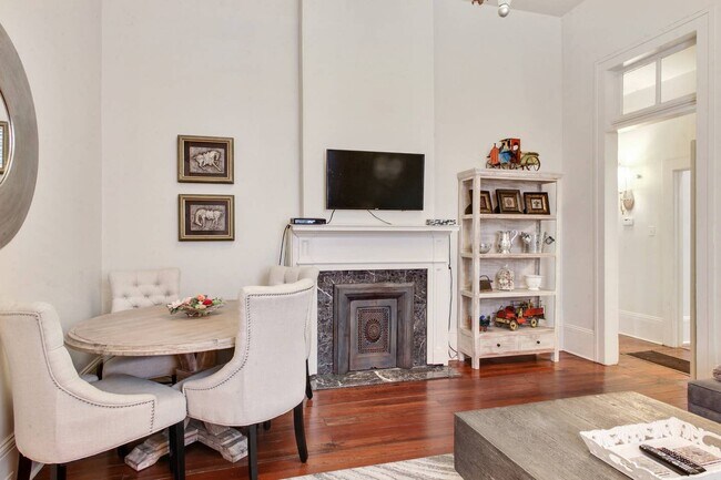 Living Room with Cable TV - 5221 Magazine St