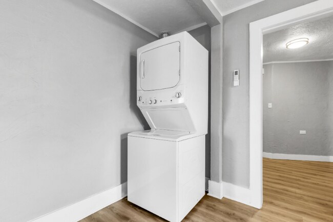 Building Photo - 1213 12th St