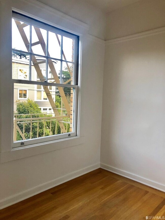 Building Photo - 255 Shrader St