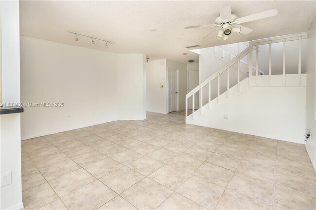 Foto del edificio - 17165 NW 13th St