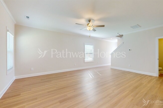 Foto del edificio - 121 S Sina St