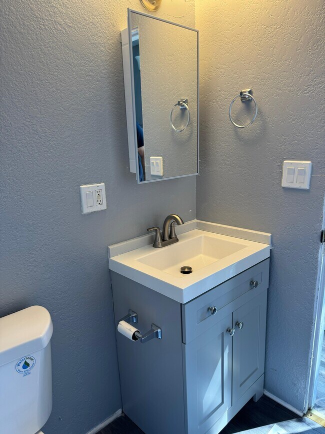 Foto del edificio - 6712 Stardust Ln