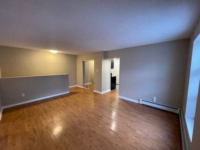 Building Photo - 622 Talbot St