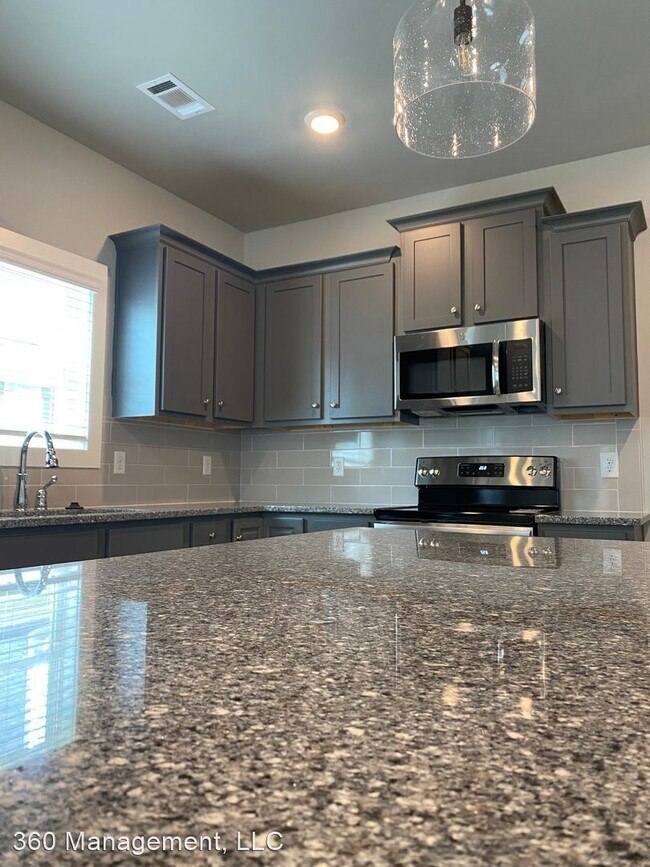 Building Photo - 3 br, 3.5 bath House - 715 Northern Village
