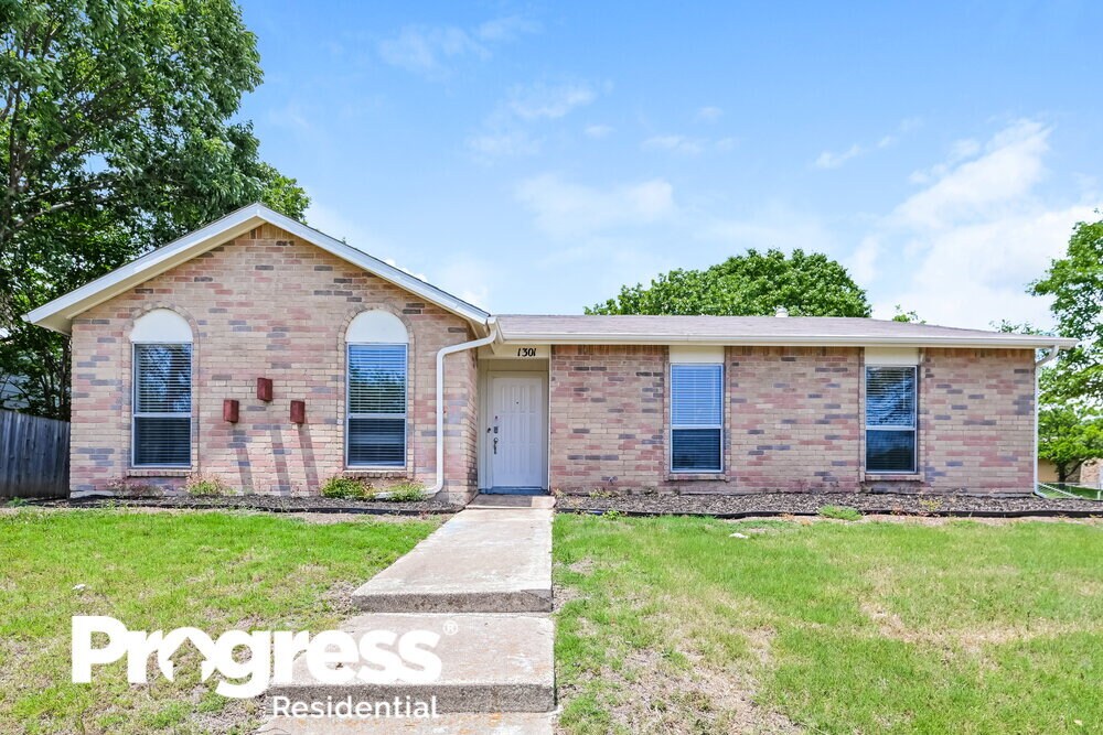 Primary Photo - 1301 Southridge Dr