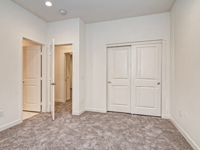 Building Photo - 2540 S Escondido Blvd