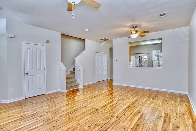 Building Photo - 103 Bumble Cir