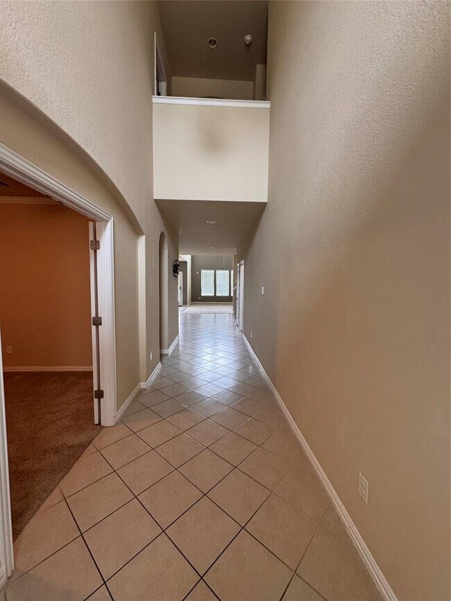 Building Photo - 914 Emory Stable Dr