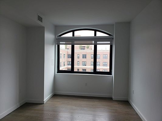 Building Photo - 125 Parkside Ave