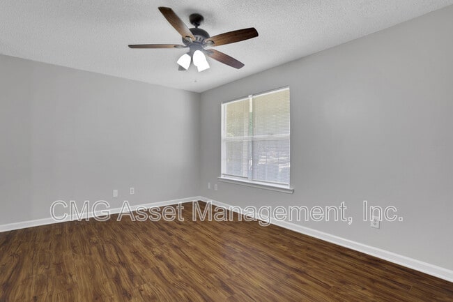 Building Photo - 1338 N Hampton Dr