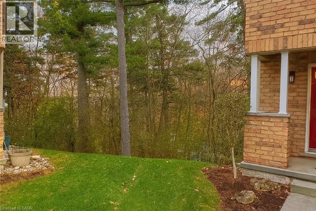 Building Photo - 15 Bannister Ct