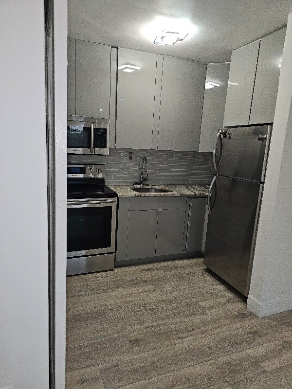 Building Photo - 1005 SW 15th Ave