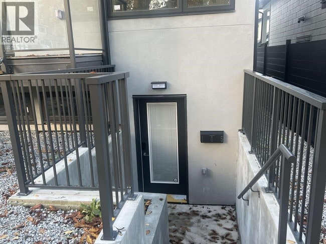 Building Photo - 105 E 39th Ave