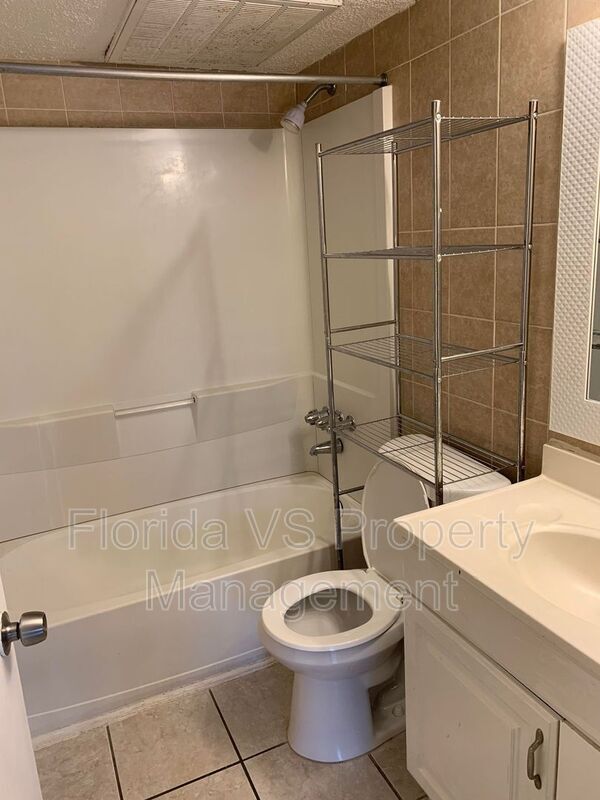 Foto del edificio - 1601 W Oak Ridge Rd