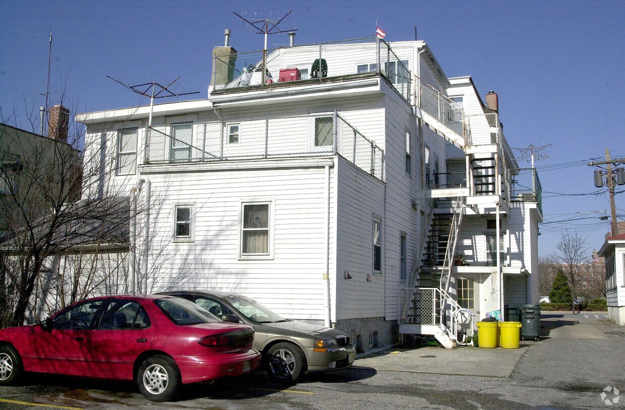 Building Photo - 34 Washington St