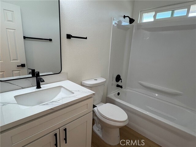 Foto del edificio - 758 W 20th St