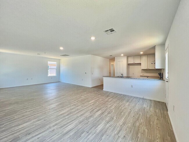 Foto del edificio - ? Special Move-In Offer – Limited Time! ?