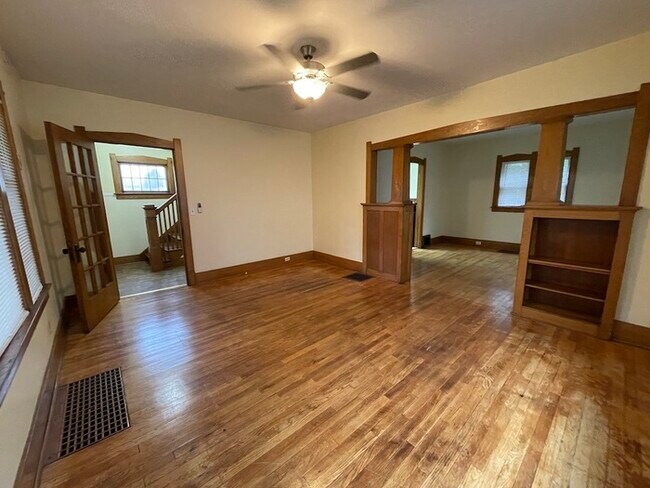 Building Photo - NW Side 3 Bedroom Home off Walker Ave