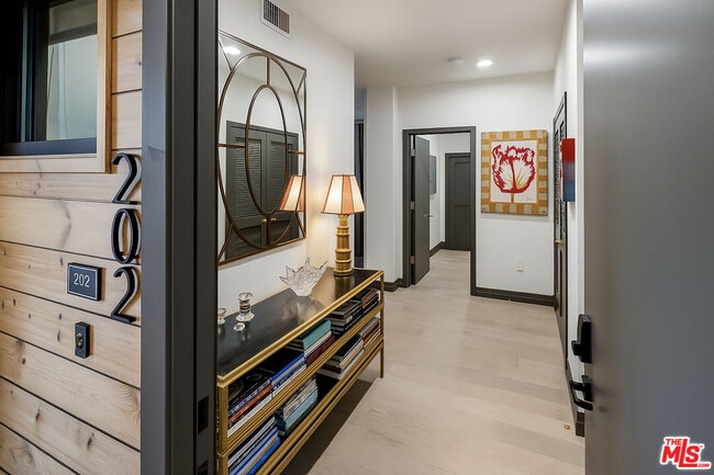 Building Photo - 118 Orlando Ave