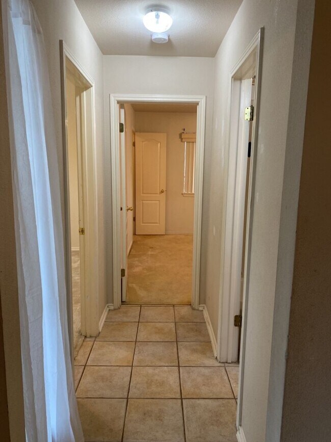 Building Photo - Welcome home to 200 Cordero!