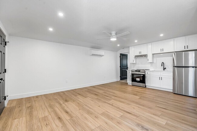 Foto del edificio - Newly Remodeled JADU for Rent – Modern & Private