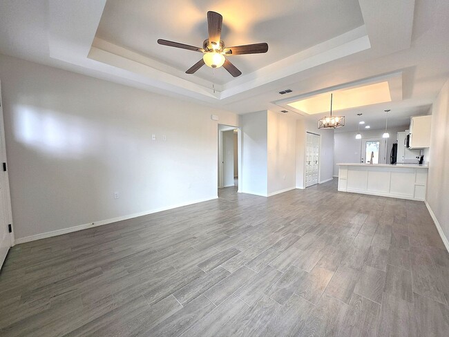 Building Photo - 1522 Los Alamos St