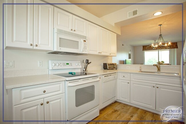 Building Photo - **CEDAR HAMMOCK**FURNISHED SHORT TERM RENT...
