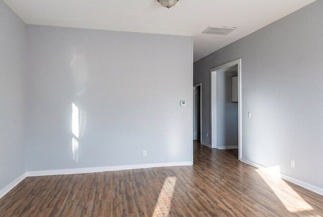 Building Photo - 663 Williams St