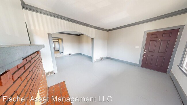 Building Photo - 2 br, 1 bath Apartment - 7944 Lorain Avenu...