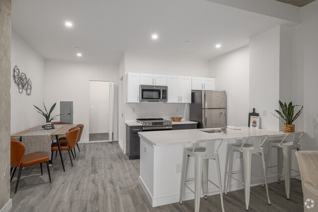 1BR, 1BA - 745SF - Kitchen/Dining Room - The Mercer