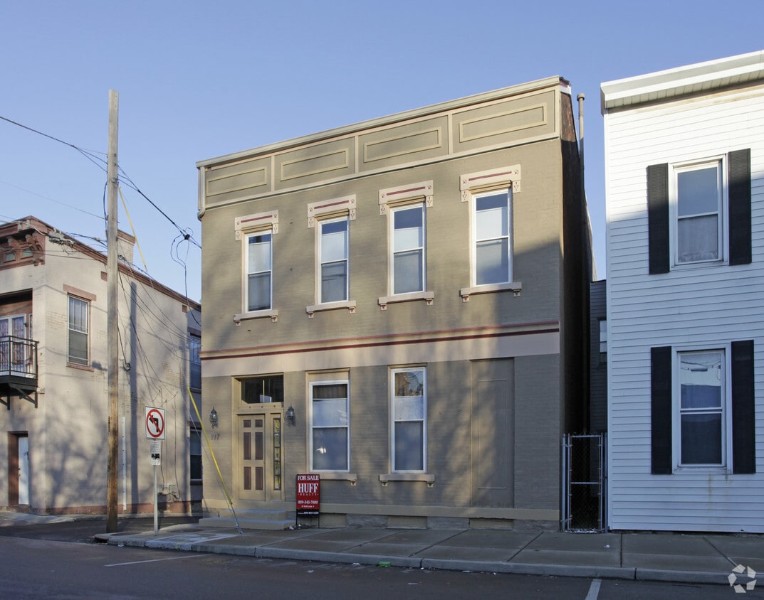 217 W 11th St, Newport, KY 41071 Apartments in Newport, KY