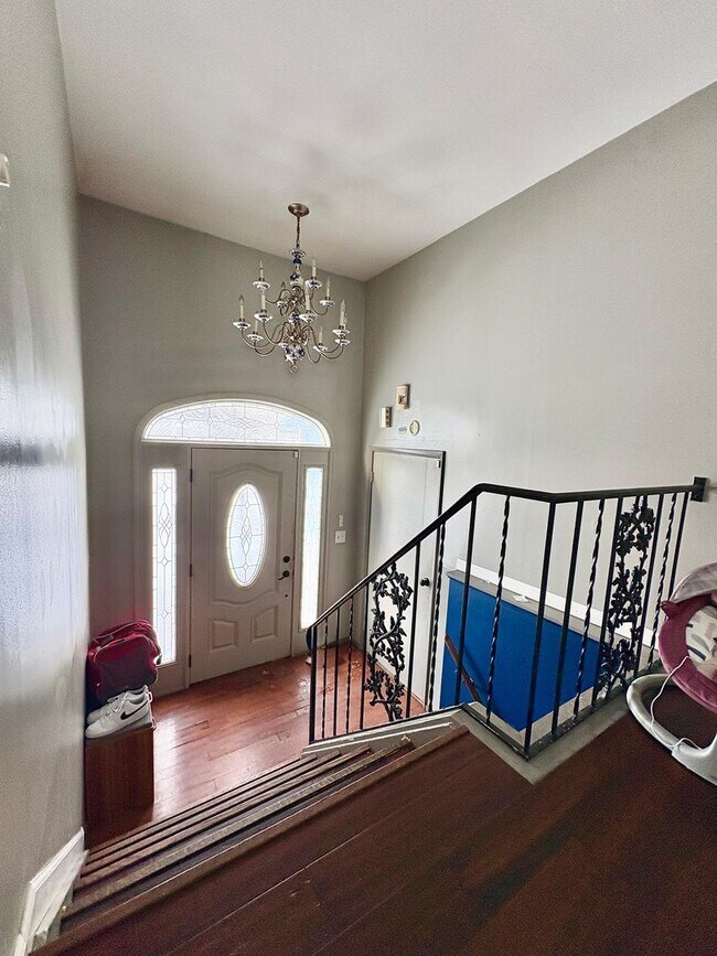 Foto del edificio - Twyckenham Hills Gem – 4BR with Lower Level Family Suite