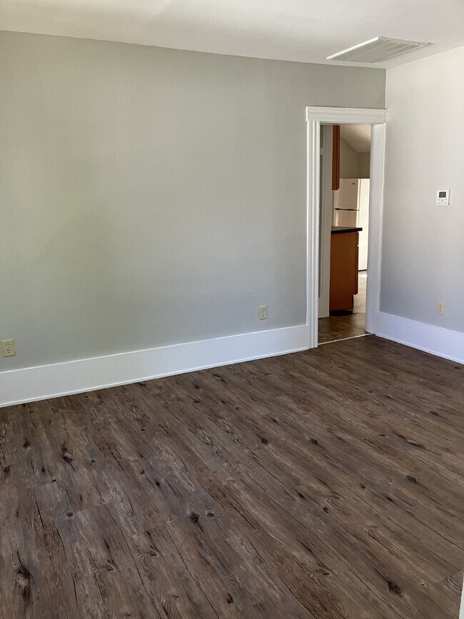 Foto del edificio - Available October 1 in the Village of Fairport!  2 Bedroom 1 bath upper apartment for $1,515/mo