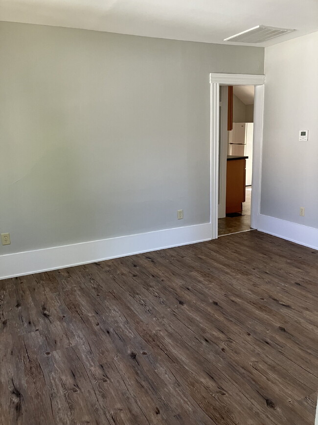 Building Photo - Available October 1 in the Village of Fairport!  2 Bedroom 1 bath upper apartment for $1,515/mo