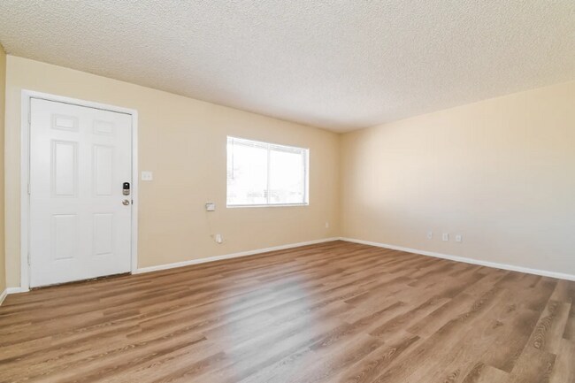 Foto del edificio - 4227 N 81st Dr