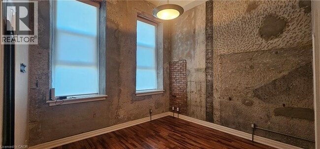 Building Photo - 25 Concession St