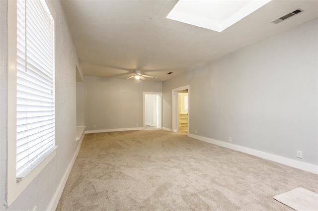 Building Photo - 1415 S Lake St