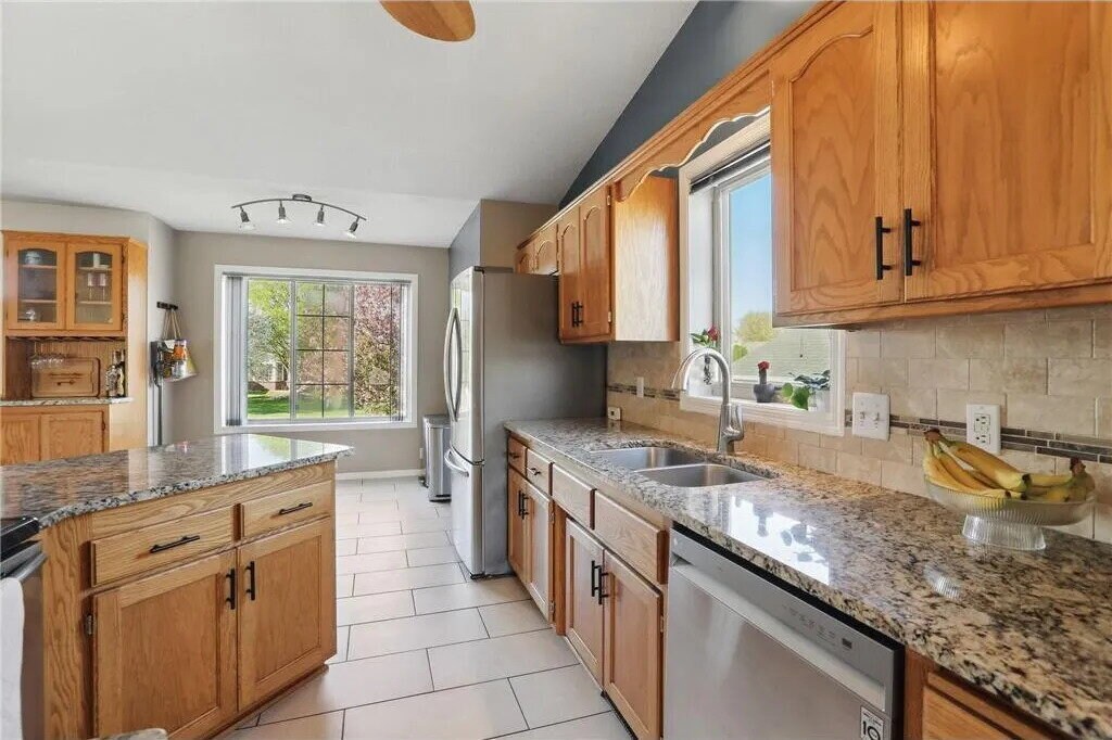 Foto del edificio - "Charming 3-Bed Minneapolis Retreat with 2 Full Baths & Spacious 2040 Sq Ft Layout!"