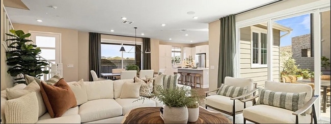 Foto del edificio - Newer 4BR Valencia Home in Solaire | Pool Community | Prime Location