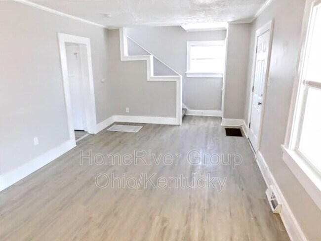 Building Photo - 81 Pointview Ave