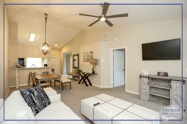 Foto del edificio - ***NORTH NAPLES***FURNISHED ANNUAL ***GREA...