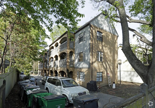 Building Photo - 406 W 9th St