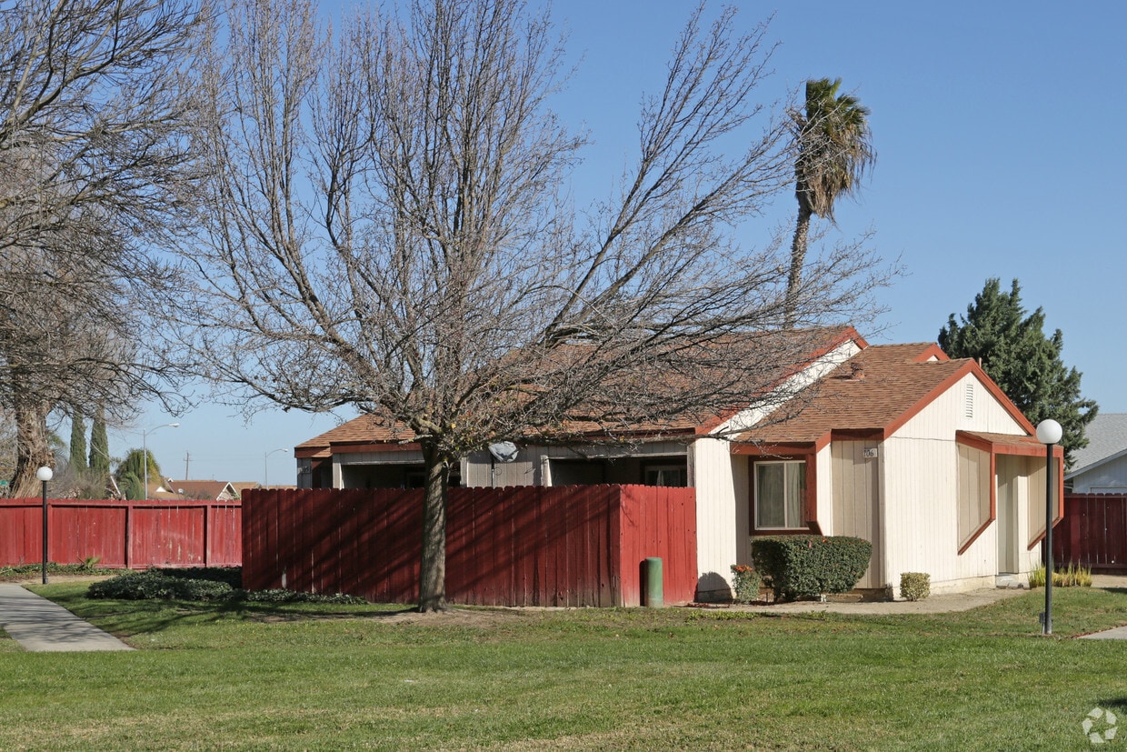 Primary Photo - Mendota Gardens Apartments