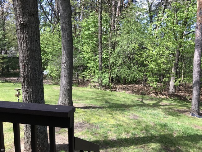 Building Photo - 3 br, 2 bath Condo - 6576 Pontiac Lake Rd