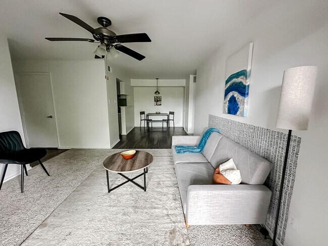 Foto del edificio - 1071 Clayton Ln