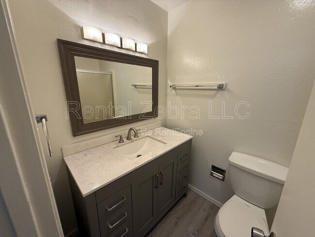 Foto del edificio - 2355 Heidi Pl