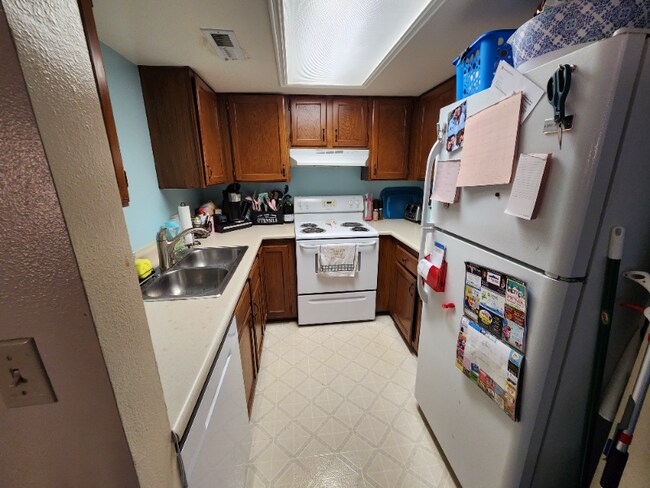 Building Photo - 644 S 500 W